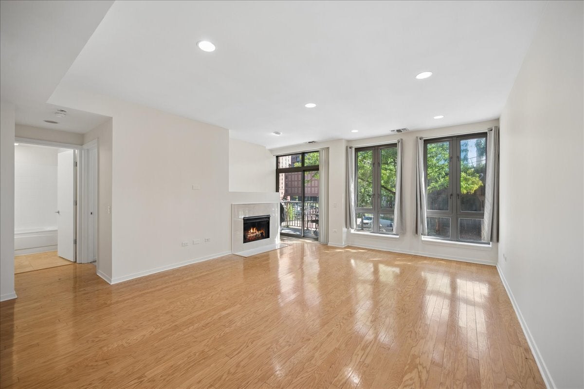 400 N Clinton Street 207