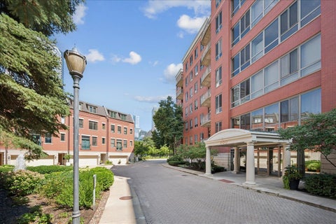 Photo of 400 N Clinton Street #207, Chicago, IL 60654 (MLS # 12729430)