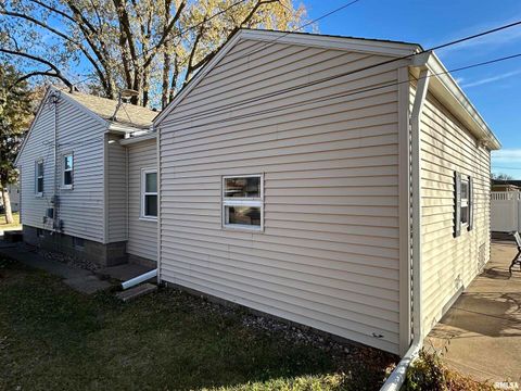 Tiny photo for 510 16TH Street, Silvis, IL 61282 (MLS # QC4269558)