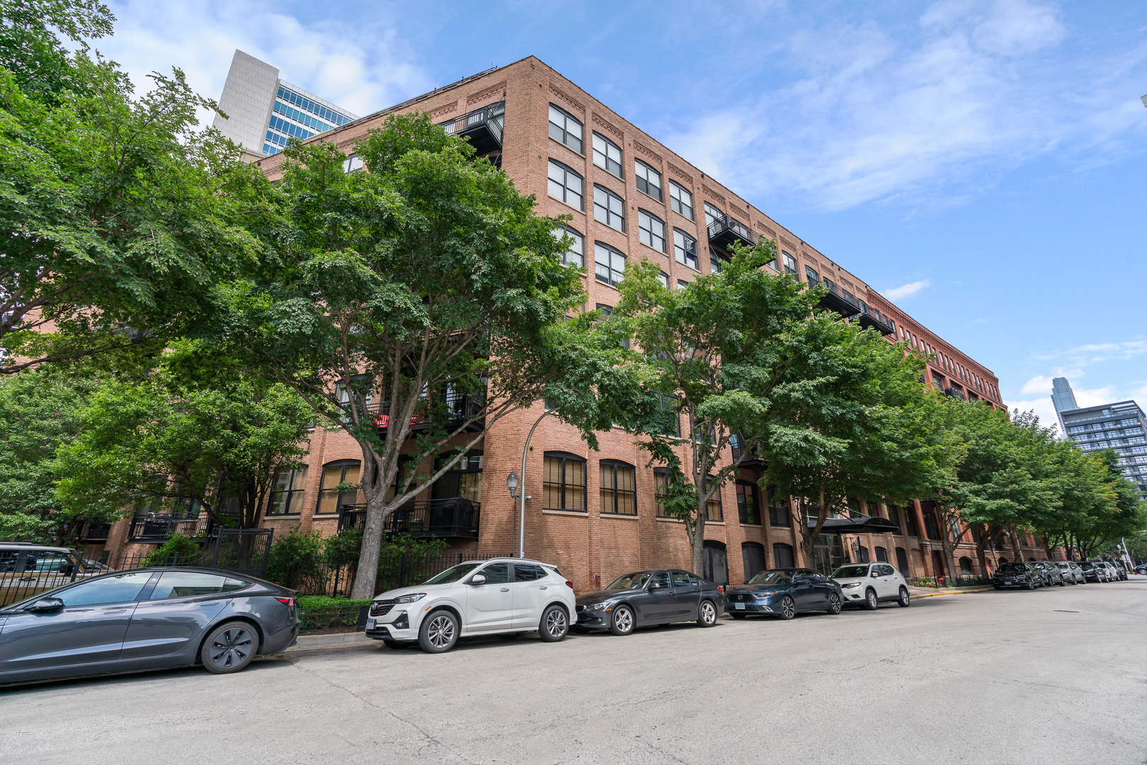 520 W Huron Street 504