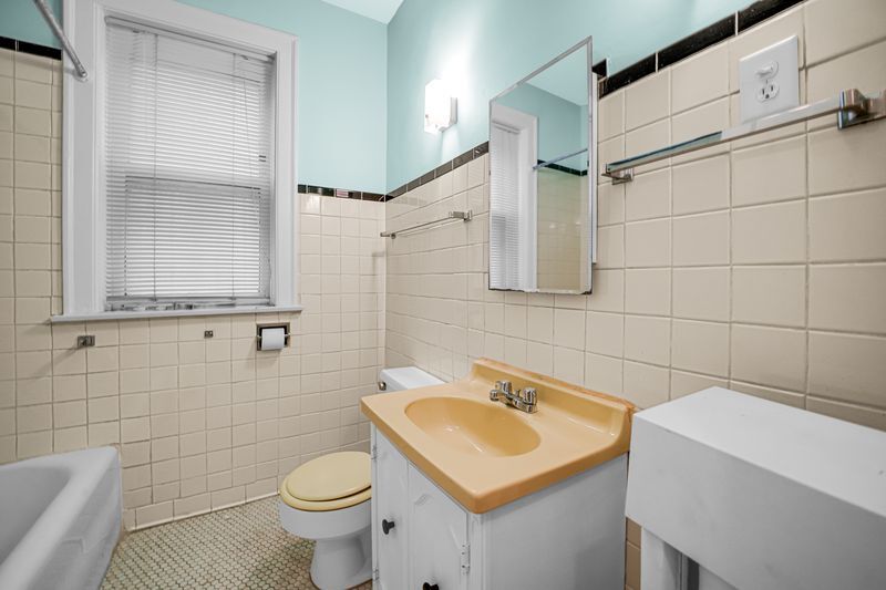 7652 S Cornell Avenue