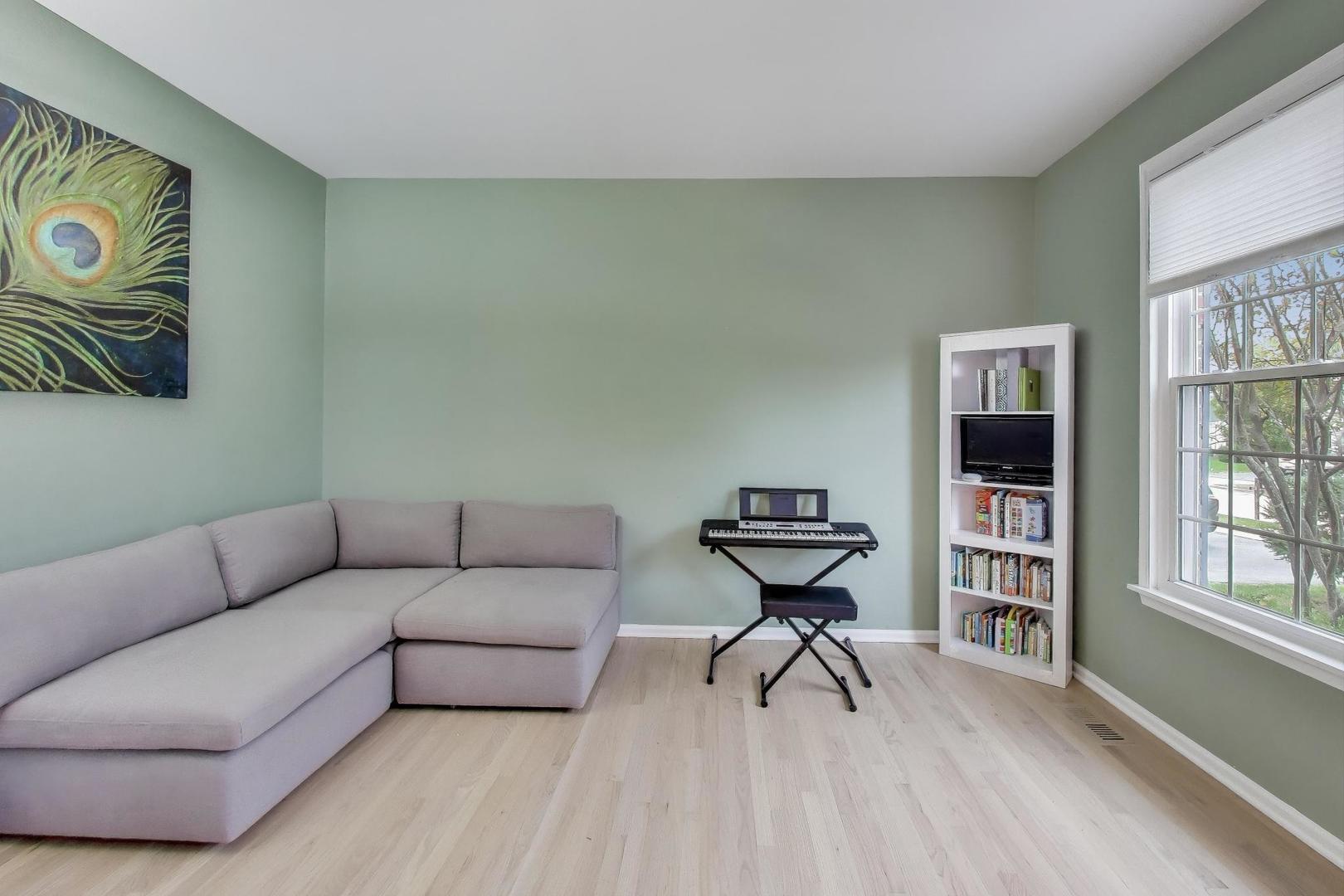 4540 W Westchester Lane