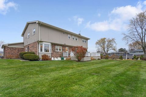 Tiny photo for 2407 N Hickory Lane, Arlington Heights, IL 60004 (MLS # 12516992)