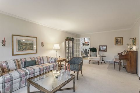 Tiny photo for 2407 N Hickory Lane, Arlington Heights, IL 60004 (MLS # 12516992)