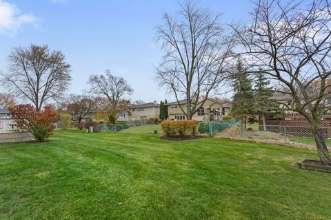 Tiny photo for 2407 N Hickory Lane, Arlington Heights, IL 60004 (MLS # 12516992)
