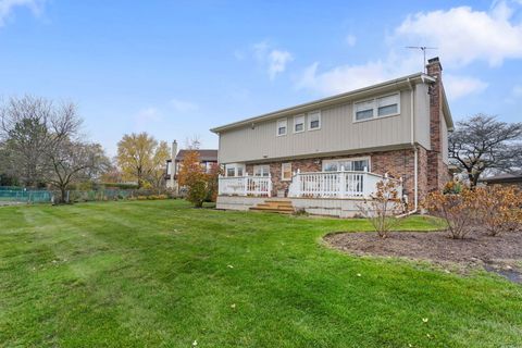 Tiny photo for 2407 N Hickory Lane, Arlington Heights, IL 60004 (MLS # 12516992)