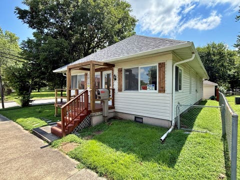 Tiny photo for 1018 Market Street, Metropolis, IL 62960 (MLS # 12722696)