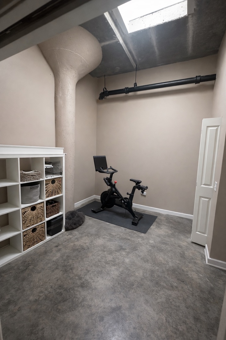 3963 W Belmont Avenue 320