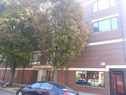 2357 W School Street 3E Chicago IL 60618