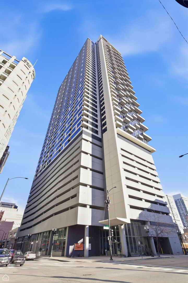 235 W VAN BUREN Street 3209