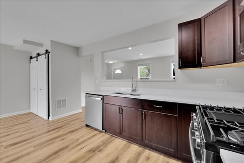 Tiny photo for 943 Four Seasons Boulevard #943, Aurora, IL 60504 (MLS # 12656485)