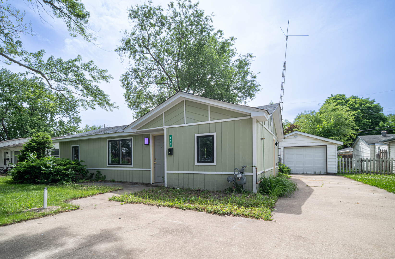 179 N Levasseur Avenue