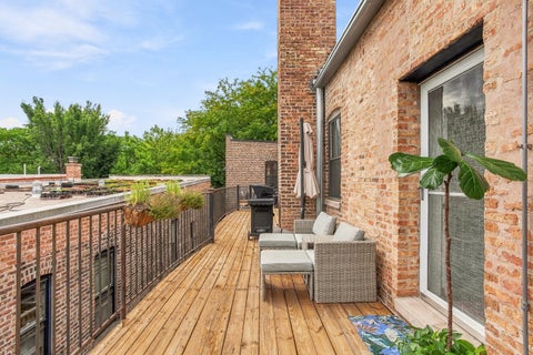 Tiny photo for 1965 W Cullom Avenue #3, Chicago, IL 60613 (MLS # 12759110)