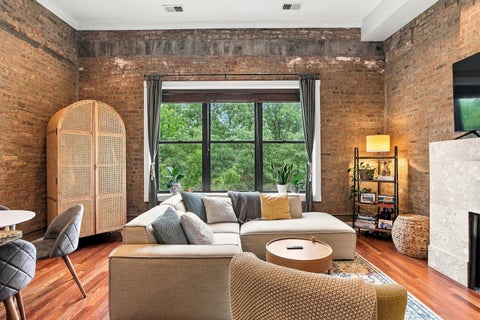 Tiny photo for 1965 W Cullom Avenue #3, Chicago, IL 60613 (MLS # 12759110)