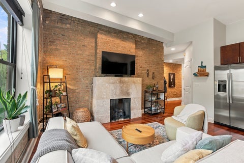 Tiny photo for 1965 W Cullom Avenue #3, Chicago, IL 60613 (MLS # 12759110)