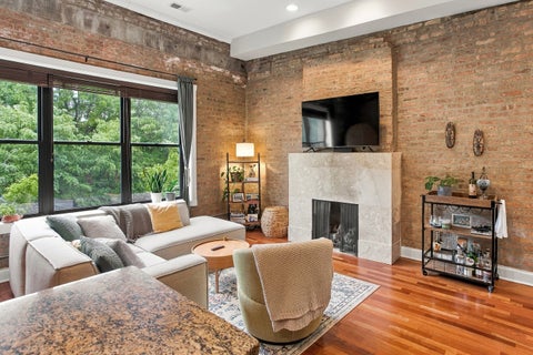 Tiny photo for 1965 W Cullom Avenue #3, Chicago, IL 60613 (MLS # 12759110)