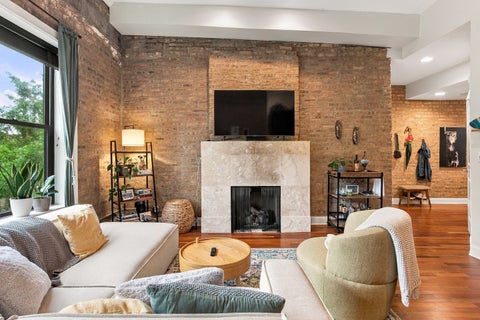 Tiny photo for 1965 W Cullom Avenue #3, Chicago, IL 60613 (MLS # 12759110)
