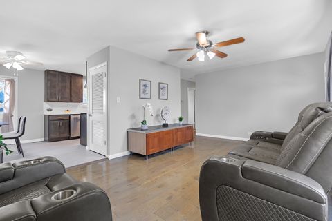 Tiny photo for 403 Arrowhead Trail, Carol Stream, IL 60188 (MLS # 12517783)