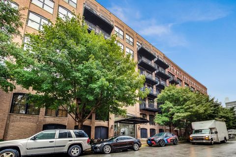 Tiny photo for 520 W HURON Street #409, Chicago, IL 60654 (MLS # 12581921)