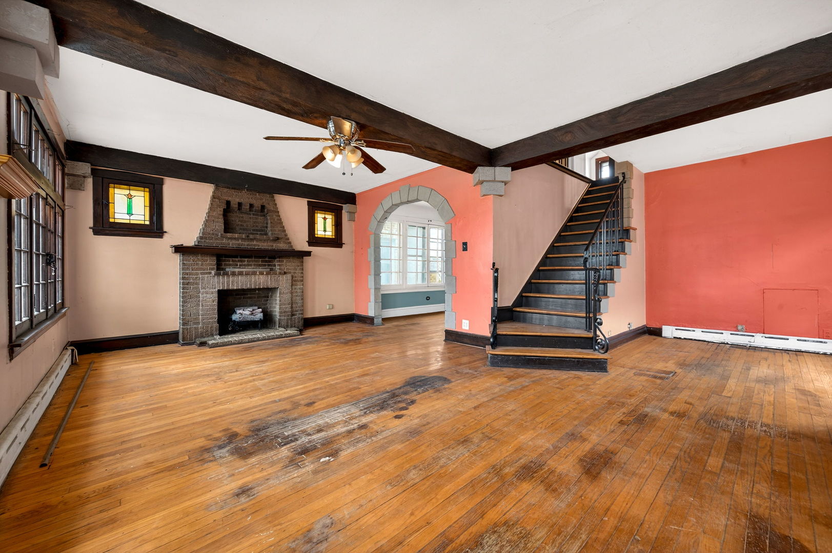 5832 N Sacramento Avenue