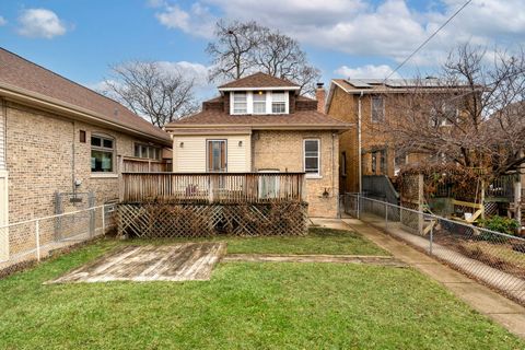 Tiny photo for 5832 N Sacramento Avenue, Chicago, IL 60659 (MLS # 12545674)