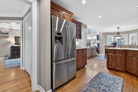 Tiny photo for 811 King Henry Lane, St. Charles, IL 60174 (MLS # 12620869)