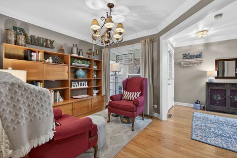 Tiny photo for 811 King Henry Lane, St. Charles, IL 60174 (MLS # 12620869)