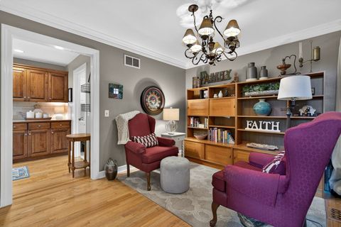 Tiny photo for 811 King Henry Lane, St. Charles, IL 60174 (MLS # 12620869)