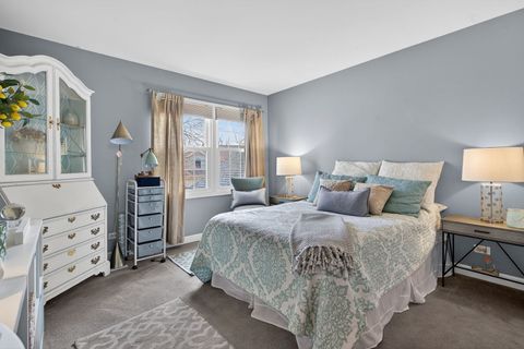 Tiny photo for 811 King Henry Lane, St. Charles, IL 60174 (MLS # 12620869)