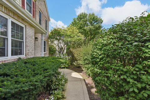 Tiny photo for 616 Pinehurst Drive, North Aurora, IL 60542 (MLS # 12525975)