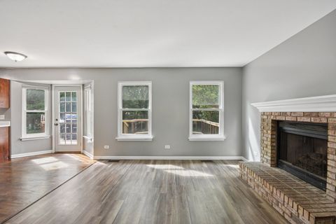 Tiny photo for 616 Pinehurst Drive, North Aurora, IL 60542 (MLS # 12525975)