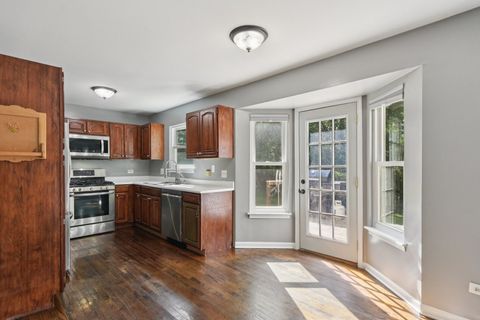 Tiny photo for 616 Pinehurst Drive, North Aurora, IL 60542 (MLS # 12525975)