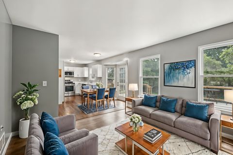 Tiny photo for 616 Pinehurst Drive, North Aurora, IL 60542 (MLS # 12525975)