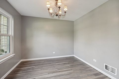 Tiny photo for 616 Pinehurst Drive, North Aurora, IL 60542 (MLS # 12525975)