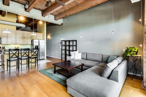Tiny photo for 1122 W Newport Avenue #2H, Chicago, IL 60657 (MLS # 12623471)