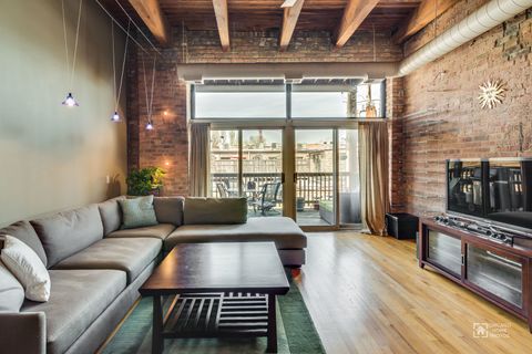 Tiny photo for 1122 W Newport Avenue #2H, Chicago, IL 60657 (MLS # 12623471)