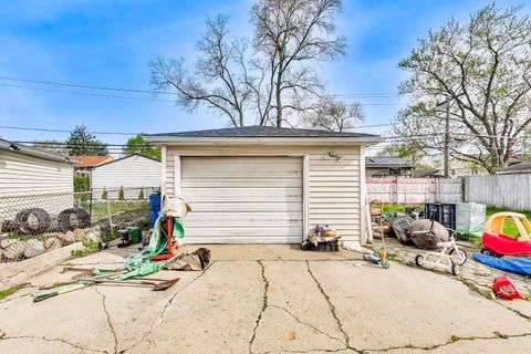 Tiny photo for 440 E Fullerton Avenue, Glendale Heights, IL 60139 (MLS # 12624239)