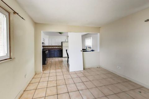 Tiny photo for 440 E Fullerton Avenue, Glendale Heights, IL 60139 (MLS # 12624239)
