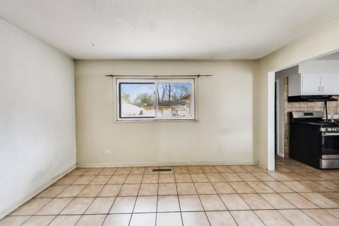 Tiny photo for 440 E Fullerton Avenue, Glendale Heights, IL 60139 (MLS # 12624239)