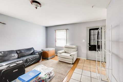 Tiny photo for 440 E Fullerton Avenue, Glendale Heights, IL 60139 (MLS # 12624239)