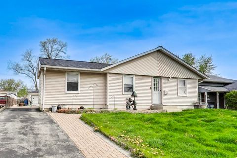 Tiny photo for 440 E Fullerton Avenue, Glendale Heights, IL 60139 (MLS # 12624239)