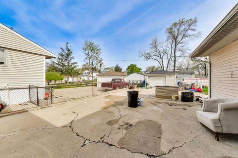 Tiny photo for 440 E Fullerton Avenue, Glendale Heights, IL 60139 (MLS # 12624239)