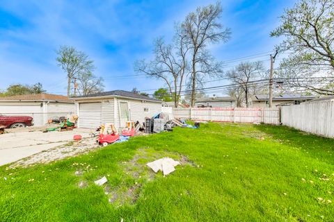 Tiny photo for 440 E Fullerton Avenue, Glendale Heights, IL 60139 (MLS # 12624239)