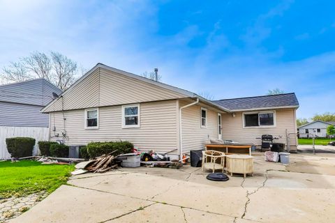 Tiny photo for 440 E Fullerton Avenue, Glendale Heights, IL 60139 (MLS # 12624239)