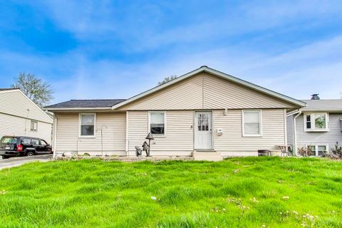 Photo of 440 E Fullerton Avenue, Glendale Heights, IL 60139 (MLS # 12624239)