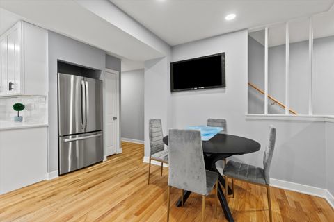 Tiny photo for 7249 N CAMPBELL Avenue #B, Chicago, IL 60645 (MLS # 12517072)