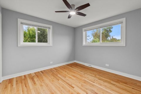 Tiny photo for 7249 N CAMPBELL Avenue #B, Chicago, IL 60645 (MLS # 12517072)