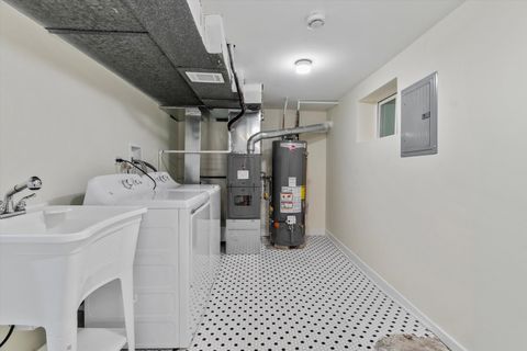 Tiny photo for 7249 N CAMPBELL Avenue #B, Chicago, IL 60645 (MLS # 12517072)