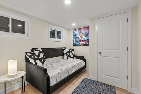 Tiny photo for 7249 N CAMPBELL Avenue #B, Chicago, IL 60645 (MLS # 12517072)