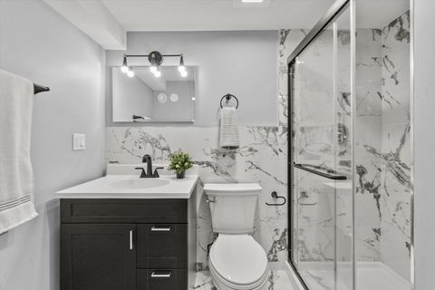 Tiny photo for 7249 N CAMPBELL Avenue #B, Chicago, IL 60645 (MLS # 12517072)